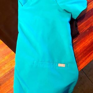 Figs casma top on excellent condition, barely worn